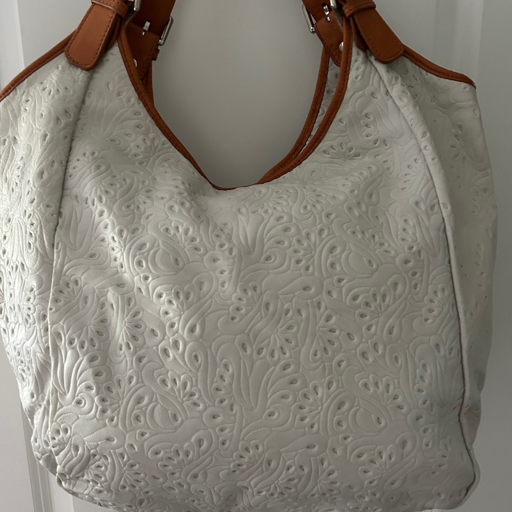 New white leather bag w/lace imprint